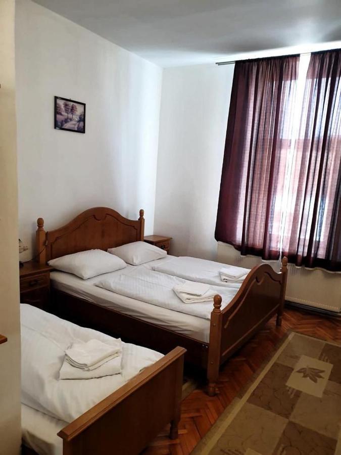 Hotel Marion Dumbraveni  Екстер'єр фото