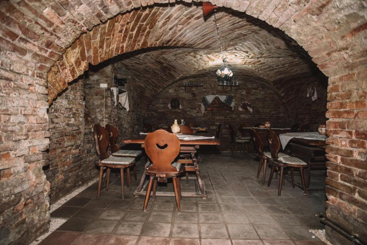 Hotel Marion Dumbraveni  Екстер'єр фото
