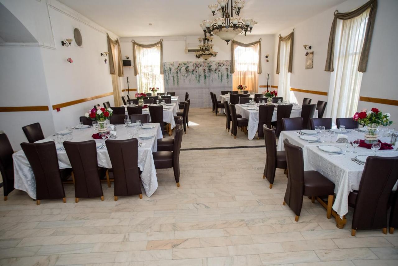 Hotel Marion Dumbraveni  Екстер'єр фото