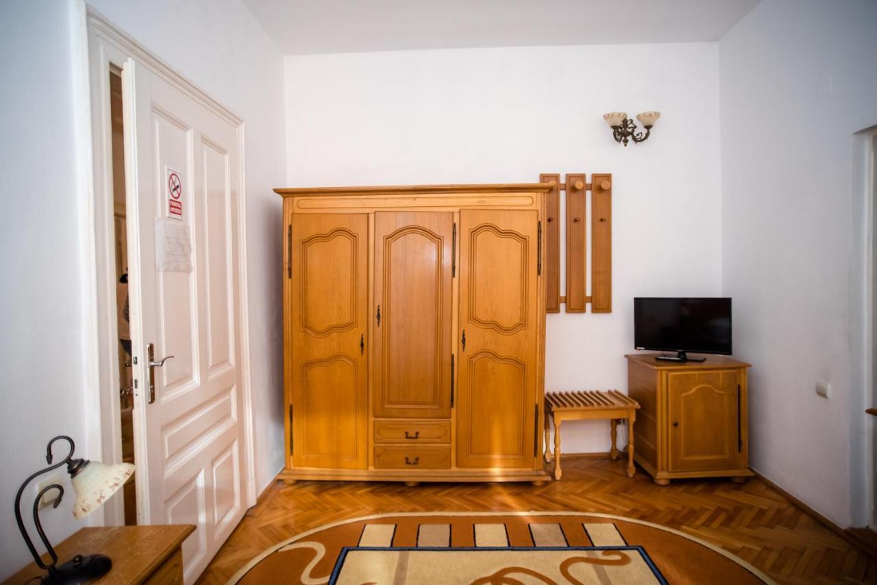 Hotel Marion Dumbraveni  Екстер'єр фото