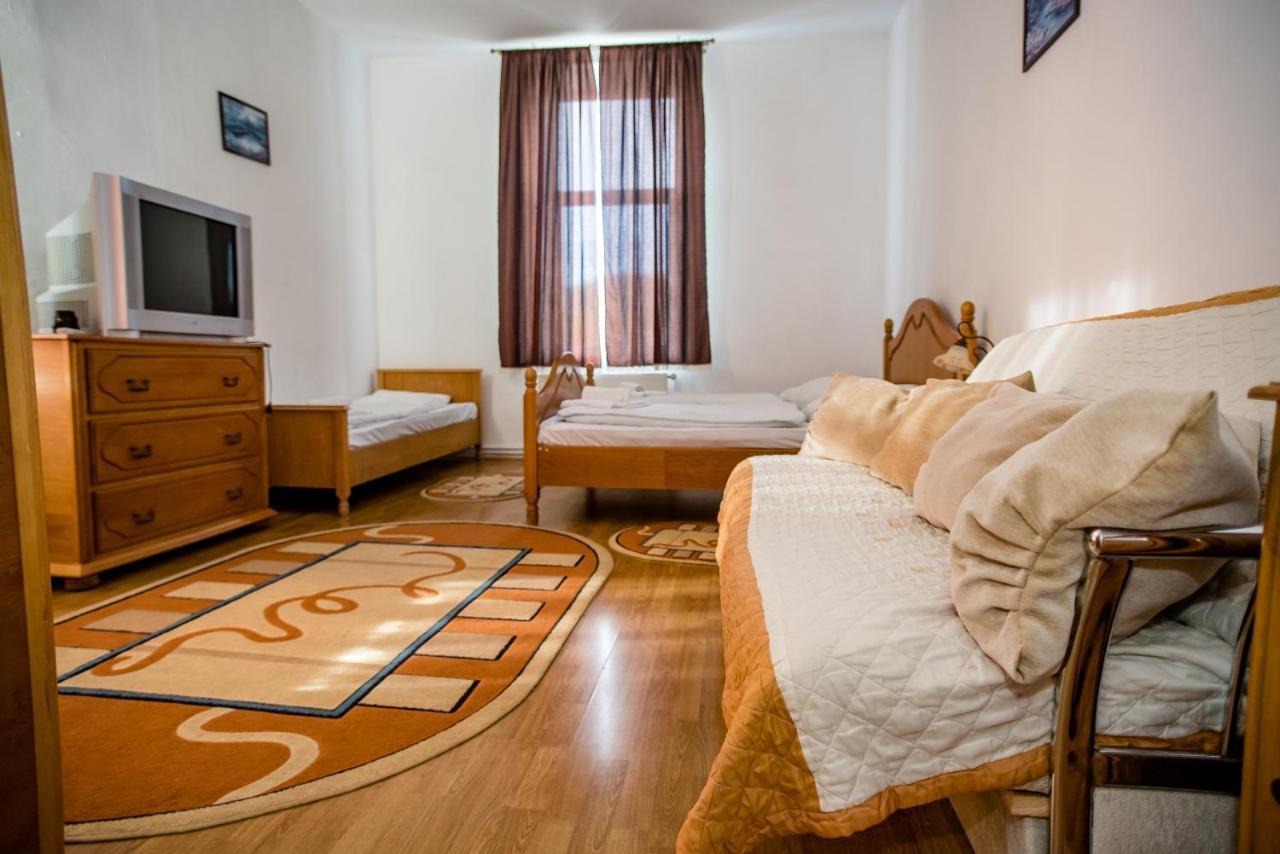Hotel Marion Dumbraveni  Екстер'єр фото