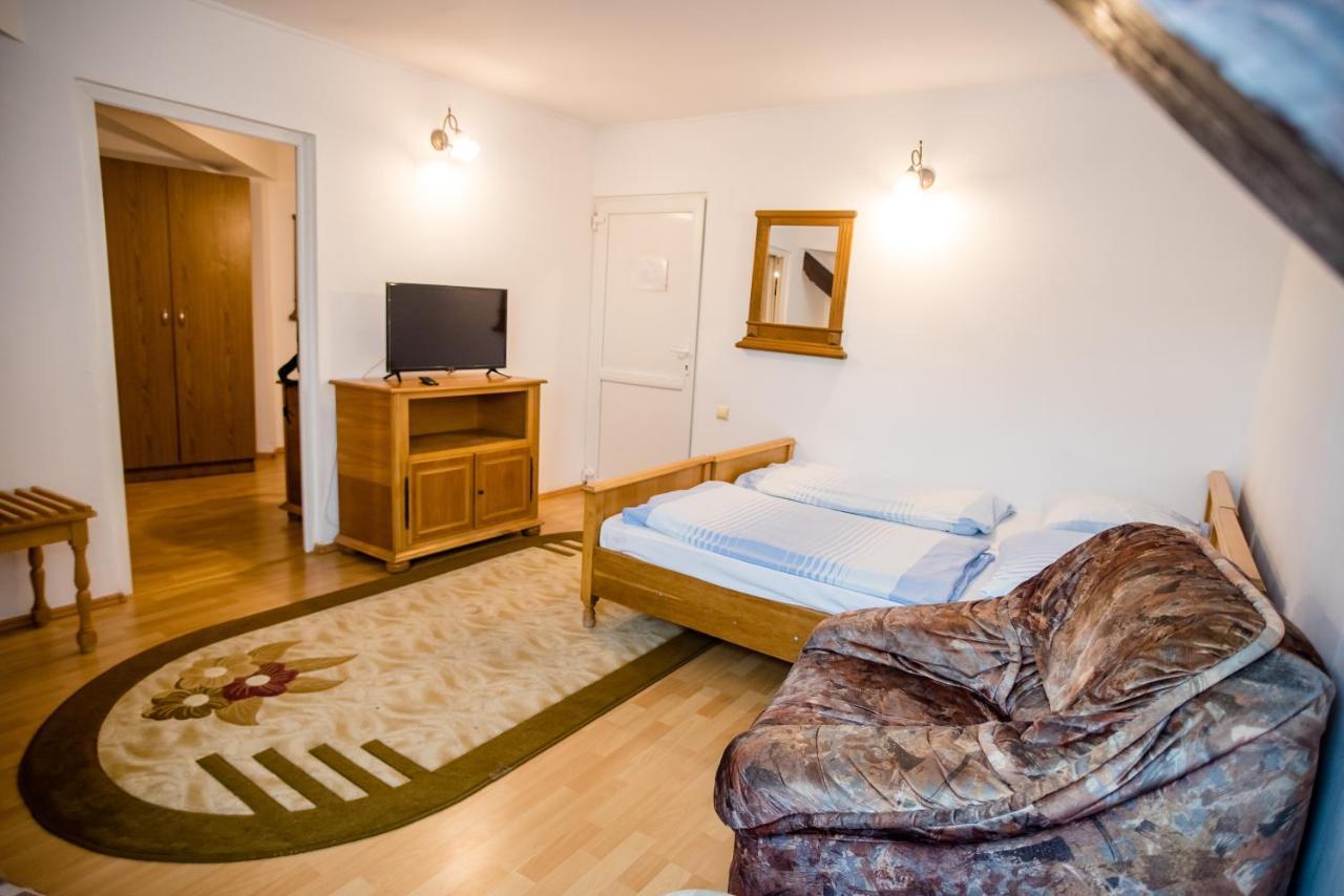 Hotel Marion Dumbraveni  Екстер'єр фото