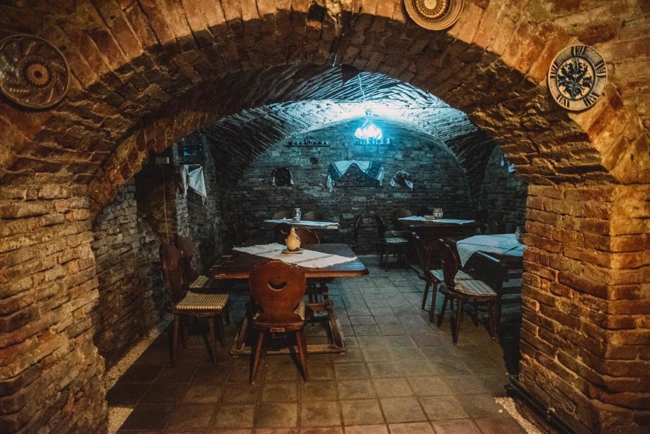 Hotel Marion Dumbraveni  Екстер'єр фото
