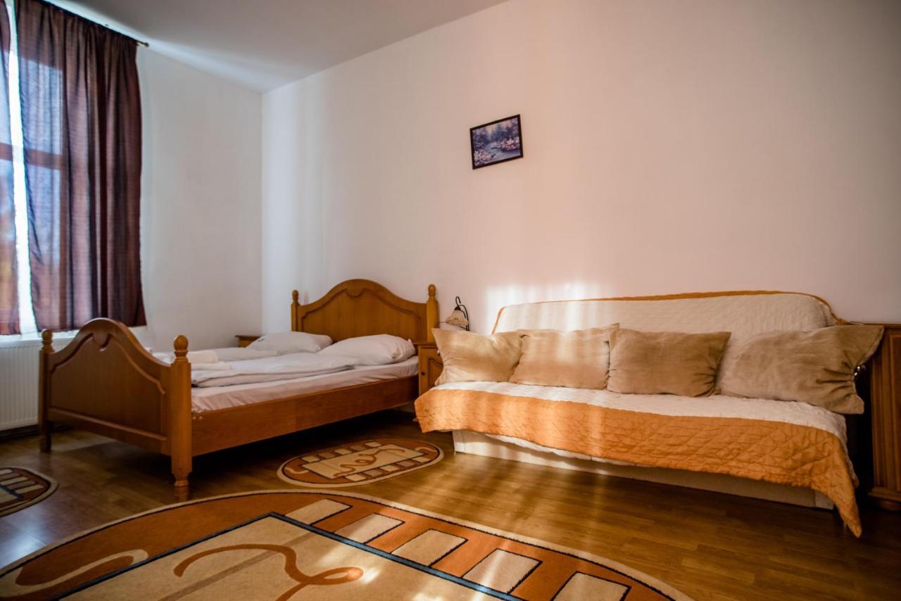 Hotel Marion Dumbraveni  Екстер'єр фото