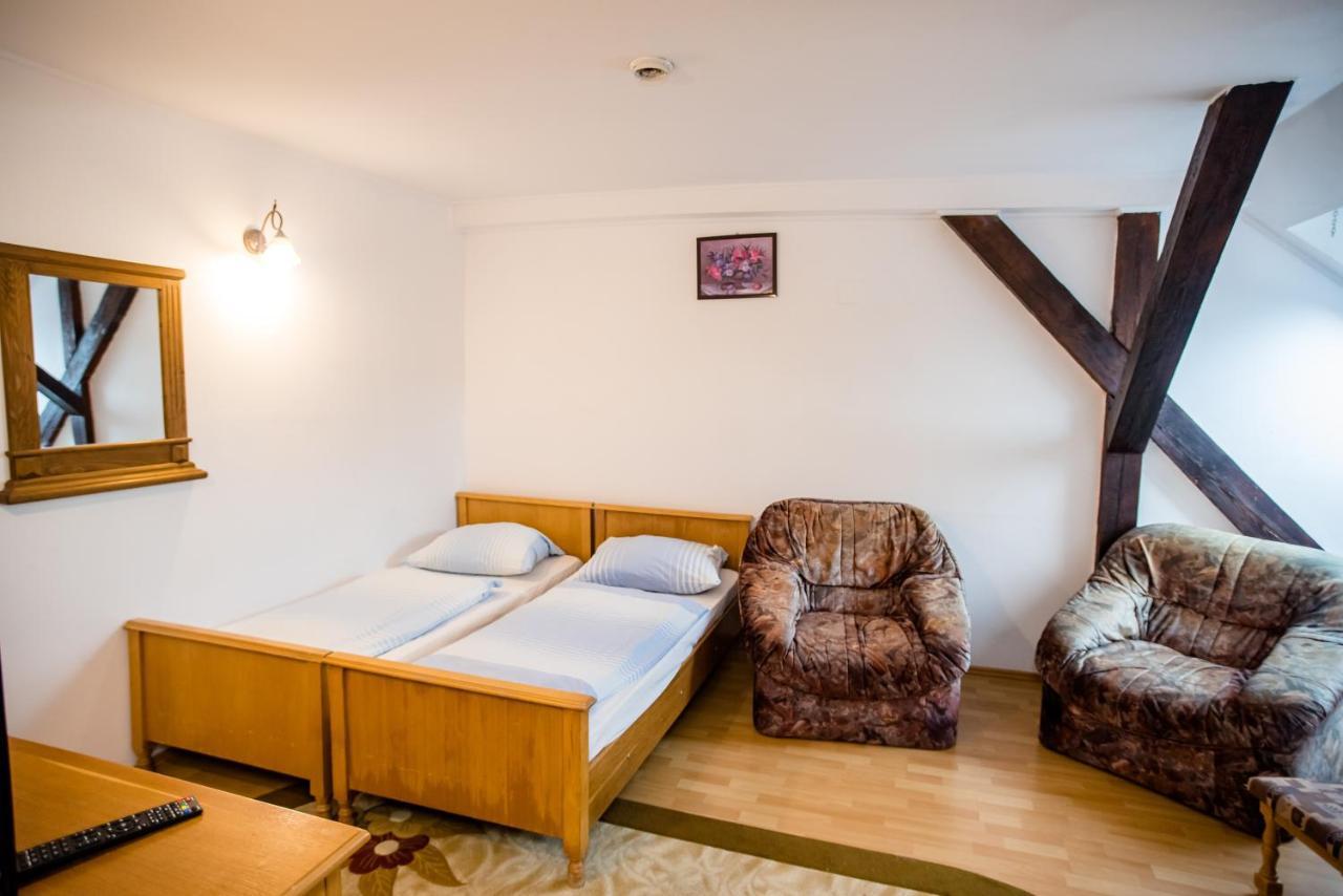 Hotel Marion Dumbraveni  Екстер'єр фото