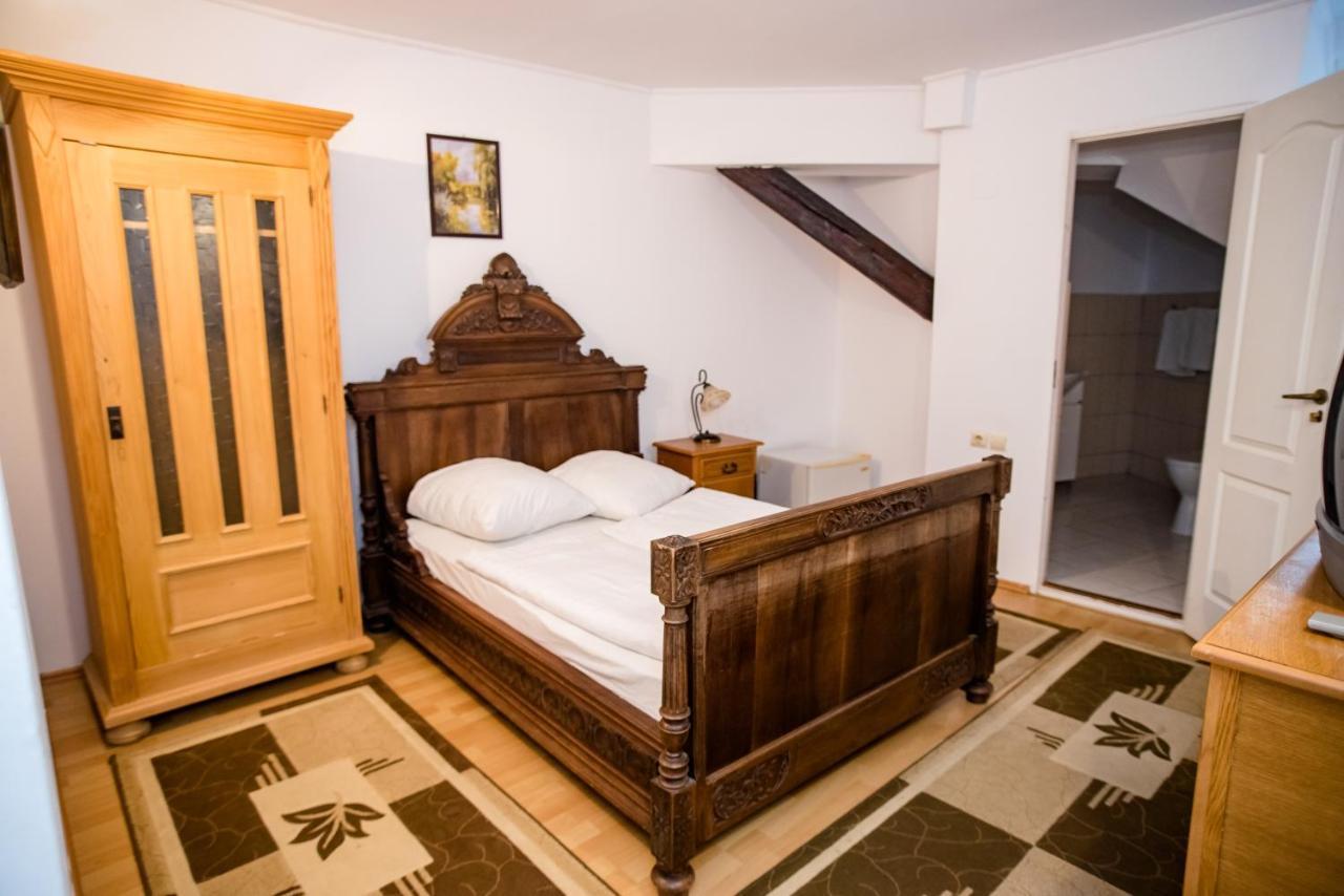 Hotel Marion Dumbraveni  Екстер'єр фото