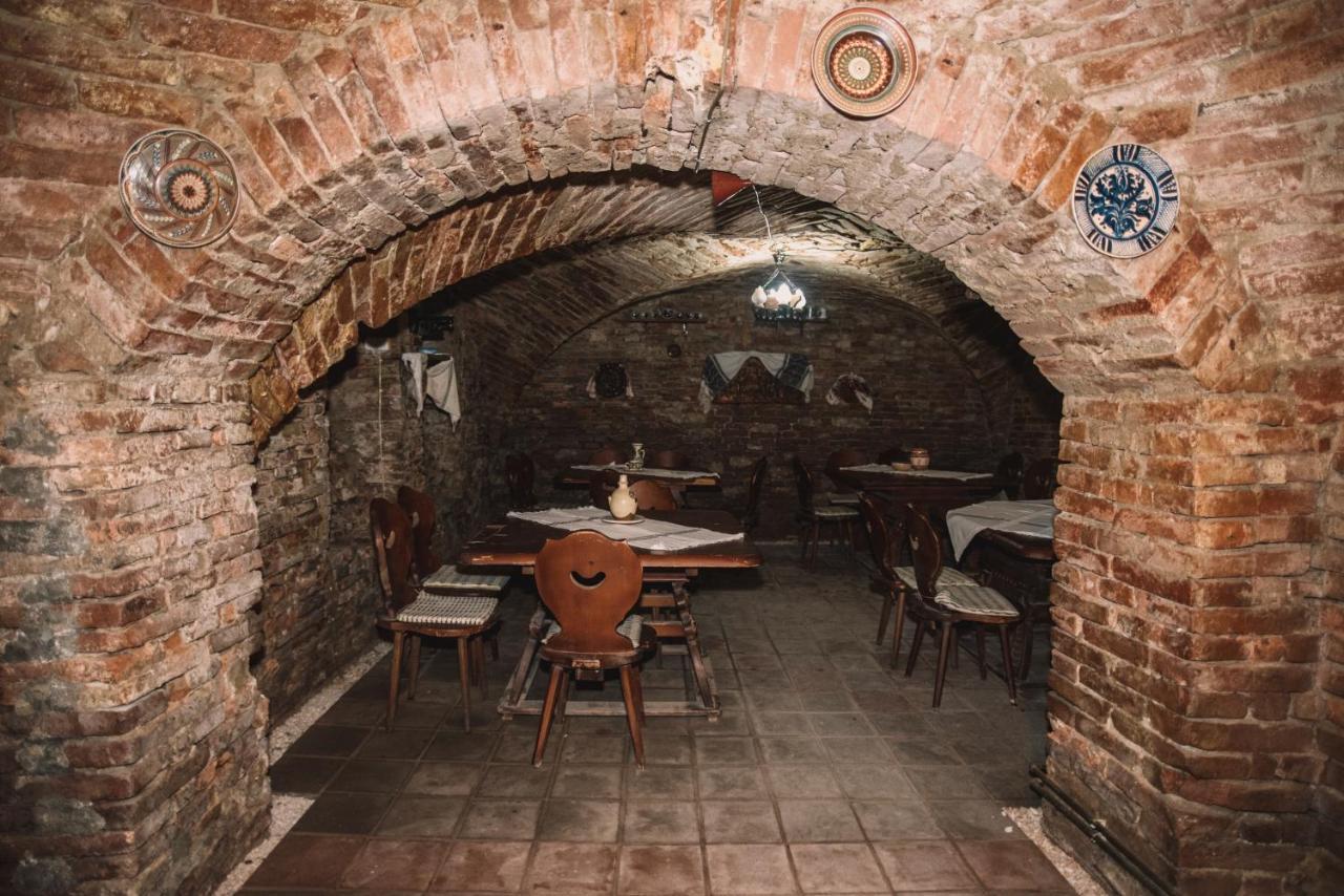 Hotel Marion Dumbraveni  Екстер'єр фото