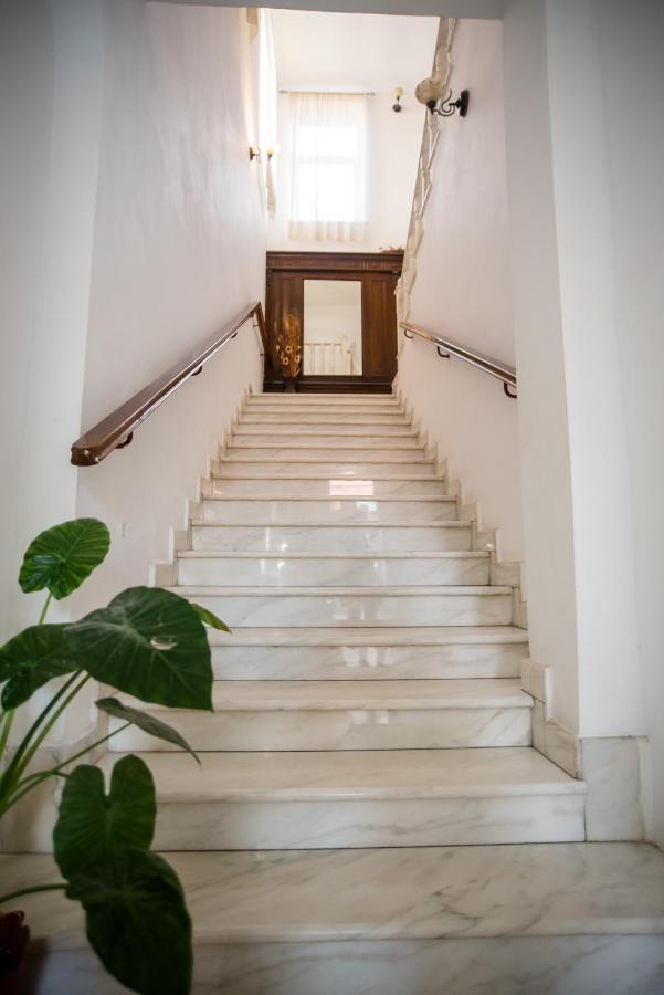 Hotel Marion Dumbraveni  Екстер'єр фото