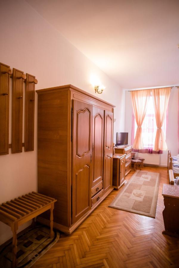 Hotel Marion Dumbraveni  Екстер'єр фото