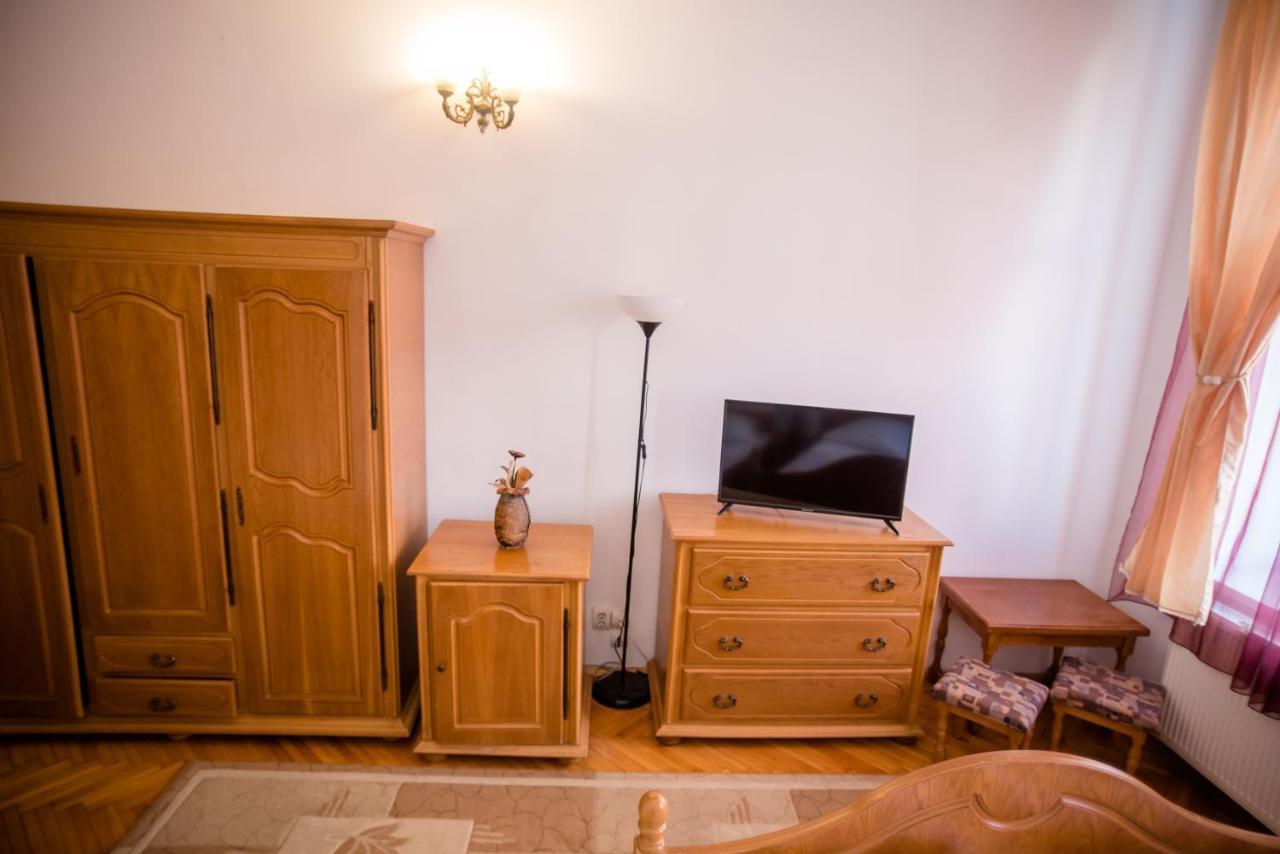 Hotel Marion Dumbraveni  Екстер'єр фото