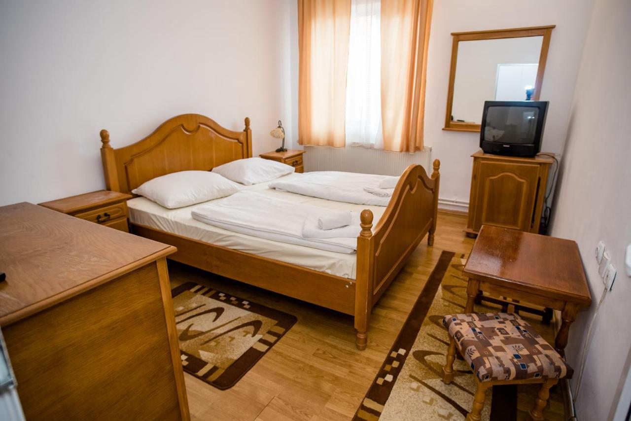 Hotel Marion Dumbraveni  Екстер'єр фото