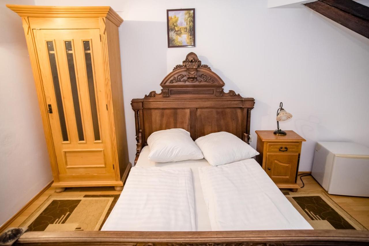 Hotel Marion Dumbraveni  Екстер'єр фото
