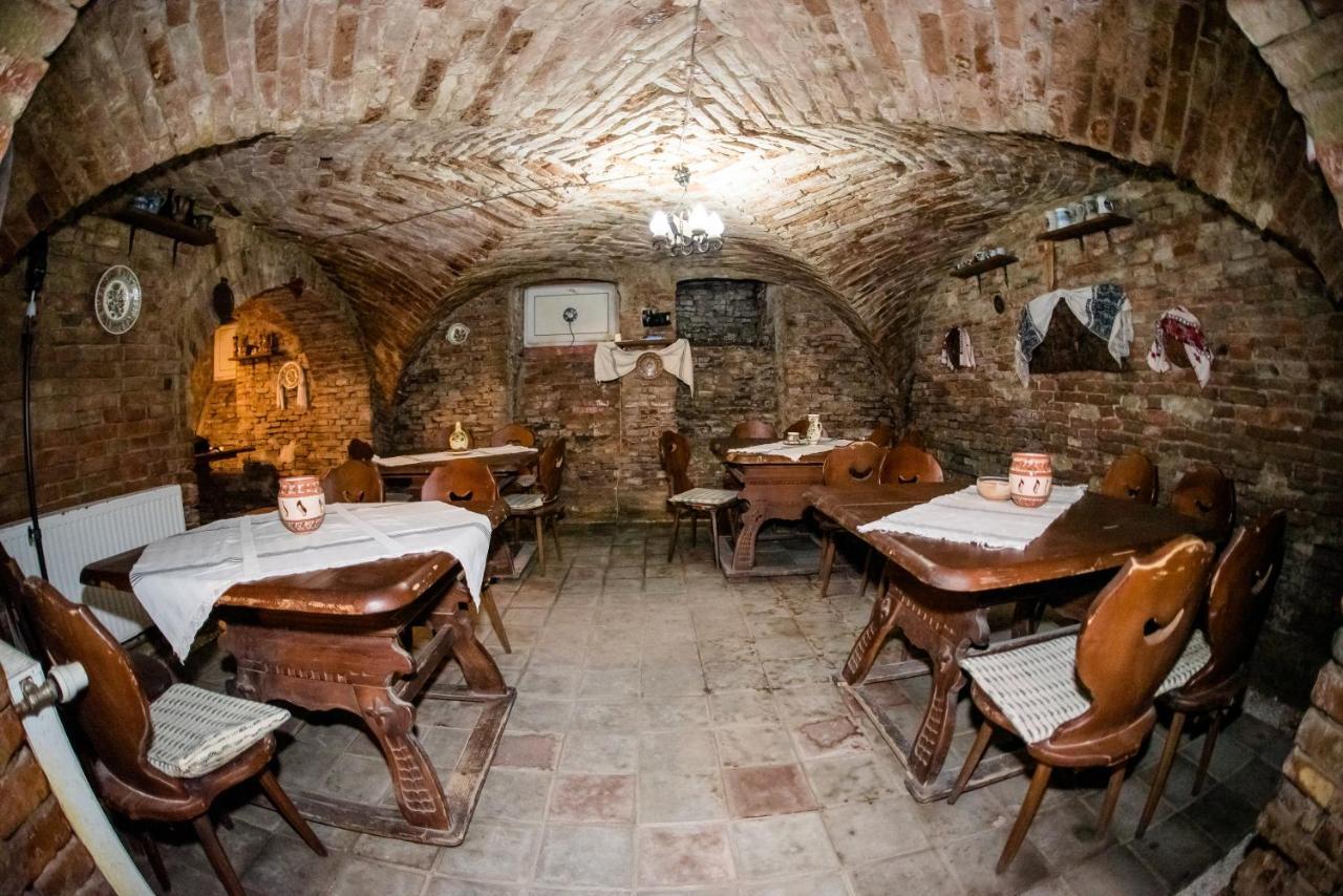 Hotel Marion Dumbraveni  Екстер'єр фото