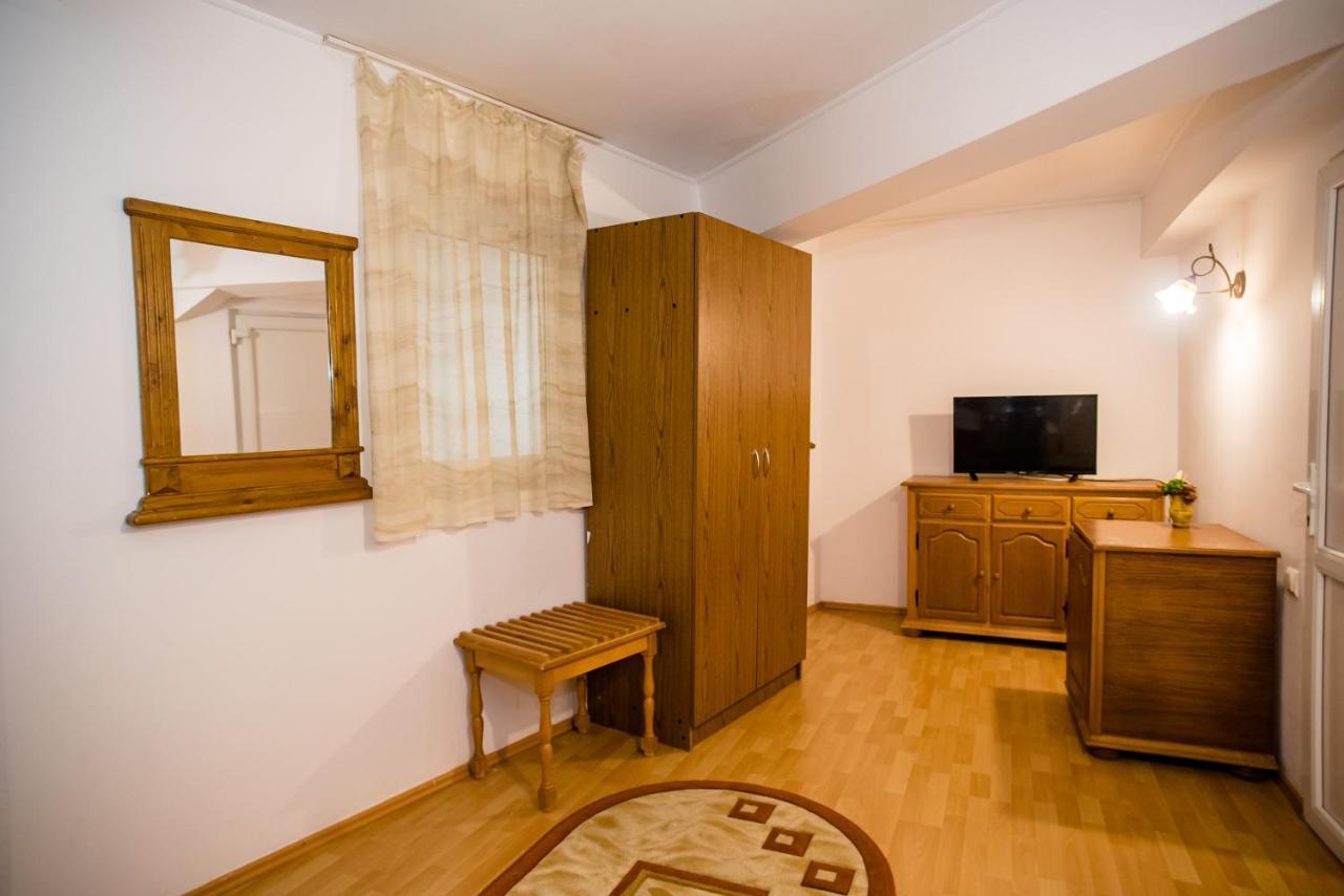 Hotel Marion Dumbraveni  Екстер'єр фото