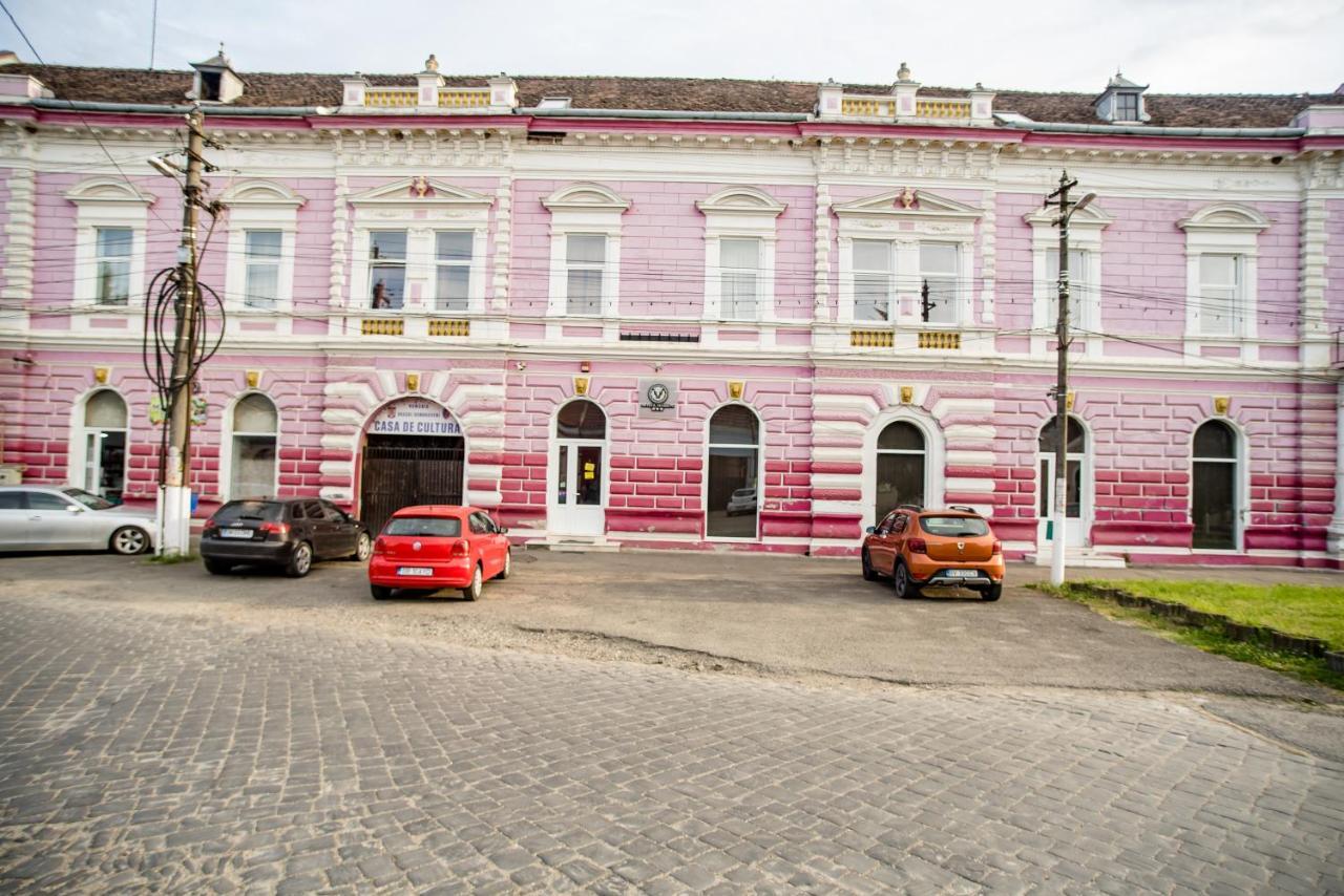 Hotel Marion Dumbraveni  Екстер'єр фото