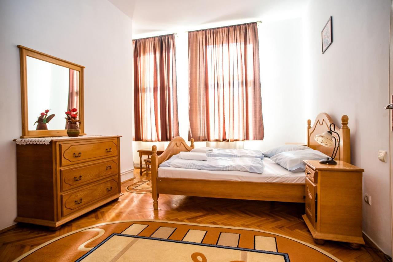 Hotel Marion Dumbraveni  Екстер'єр фото